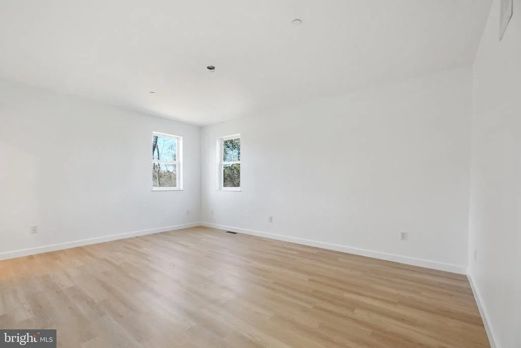Photo of 8325 GROVE ANGLE ROAD
