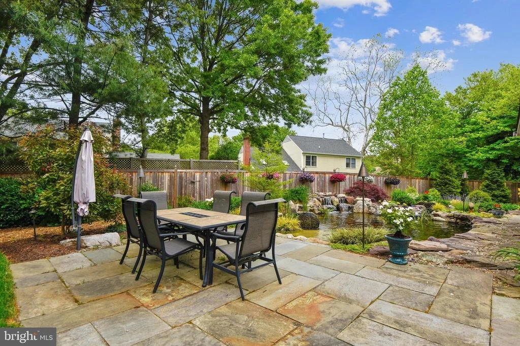 Photo of 6 SERPENTINE COURT
