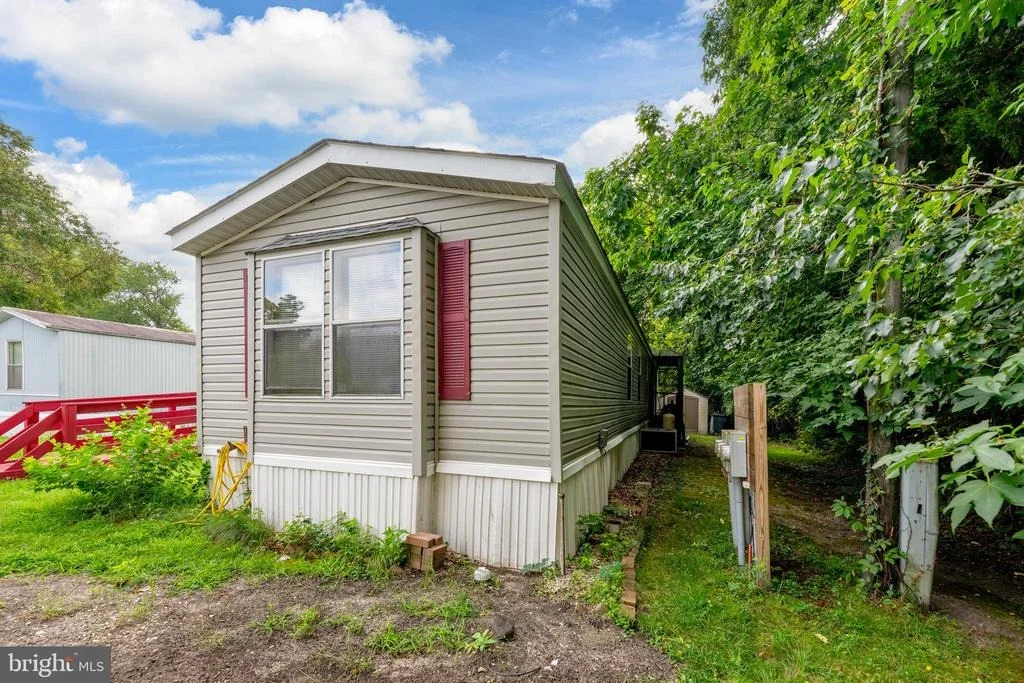 Photo of 16319 CAPES COVE LANE