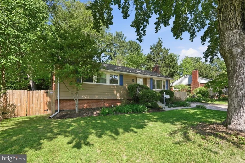 Photo of 5414 QUEENSBERRY AVENUE