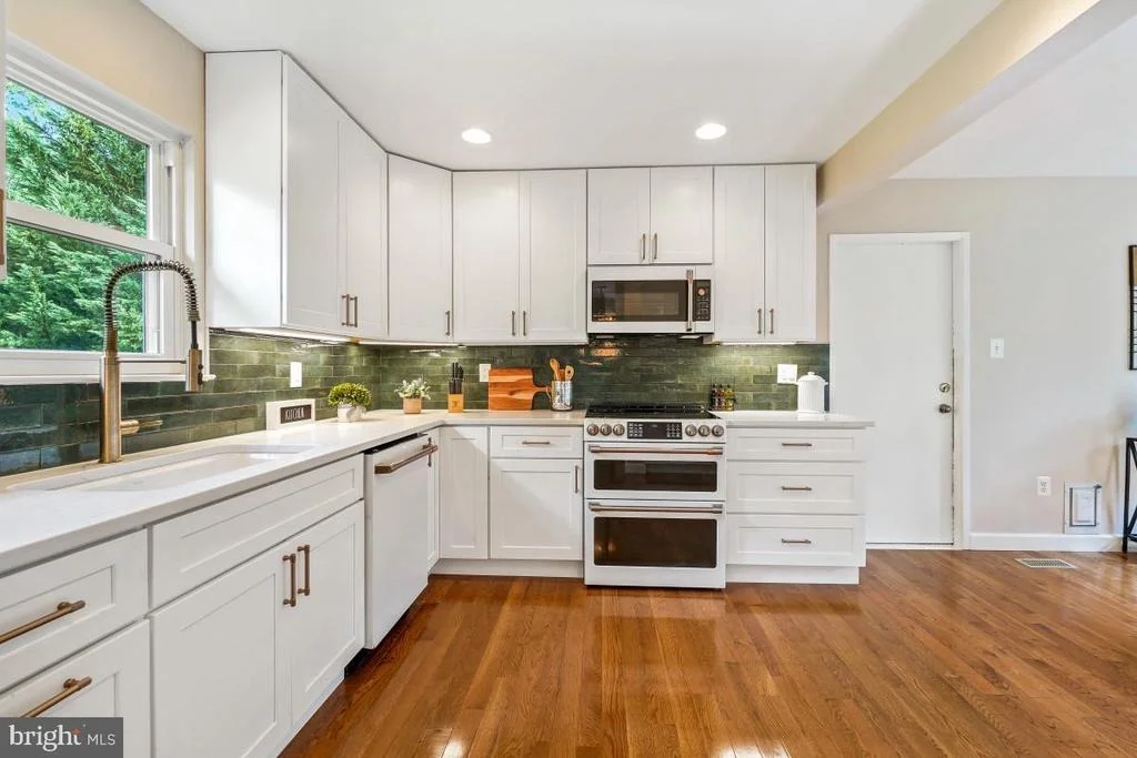 Photo of 14652 WOONSOCKETT DRIVE