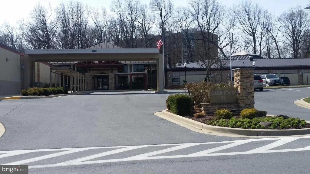 Photo of Unit 71B at 3600 GLENEAGLES DRIVE