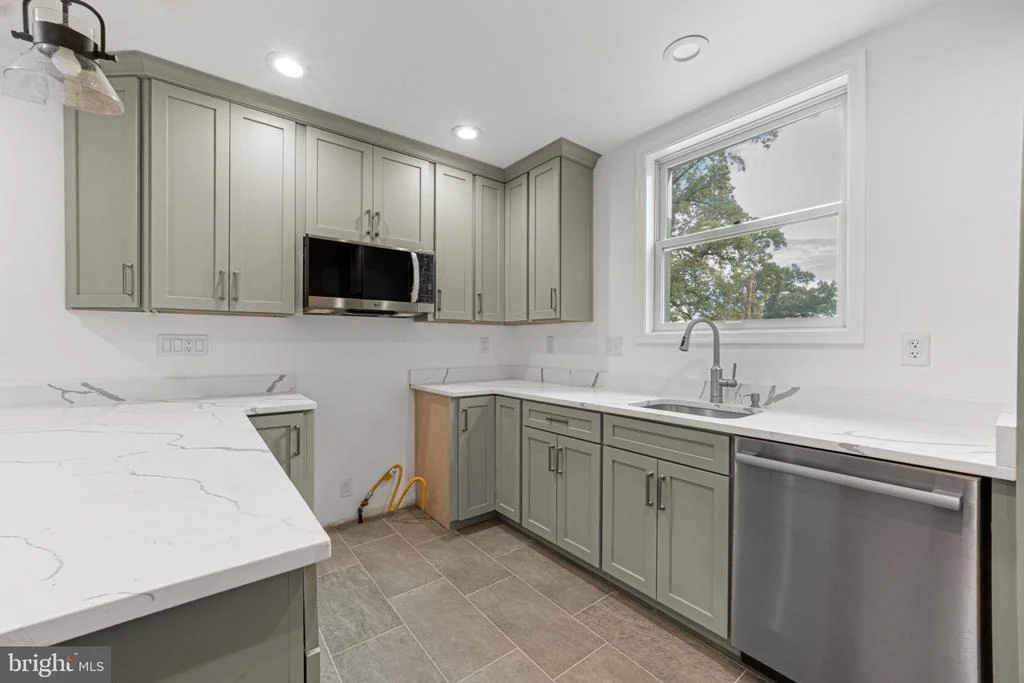 Photo of 1124 45TH PLACE SE