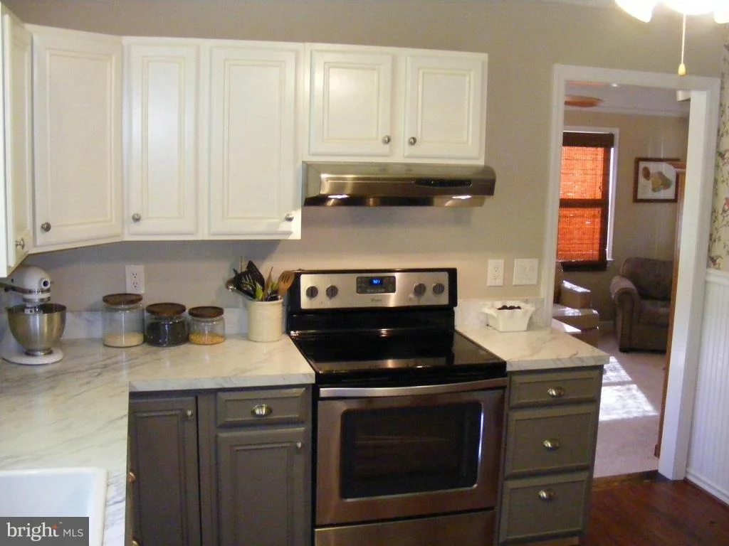 Photo of 17104 WATERLOO ROAD