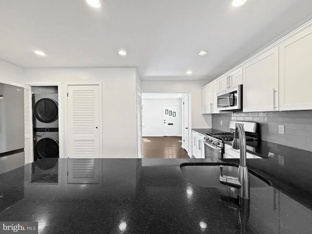 Photo of 1204 PARRISH DRIVE