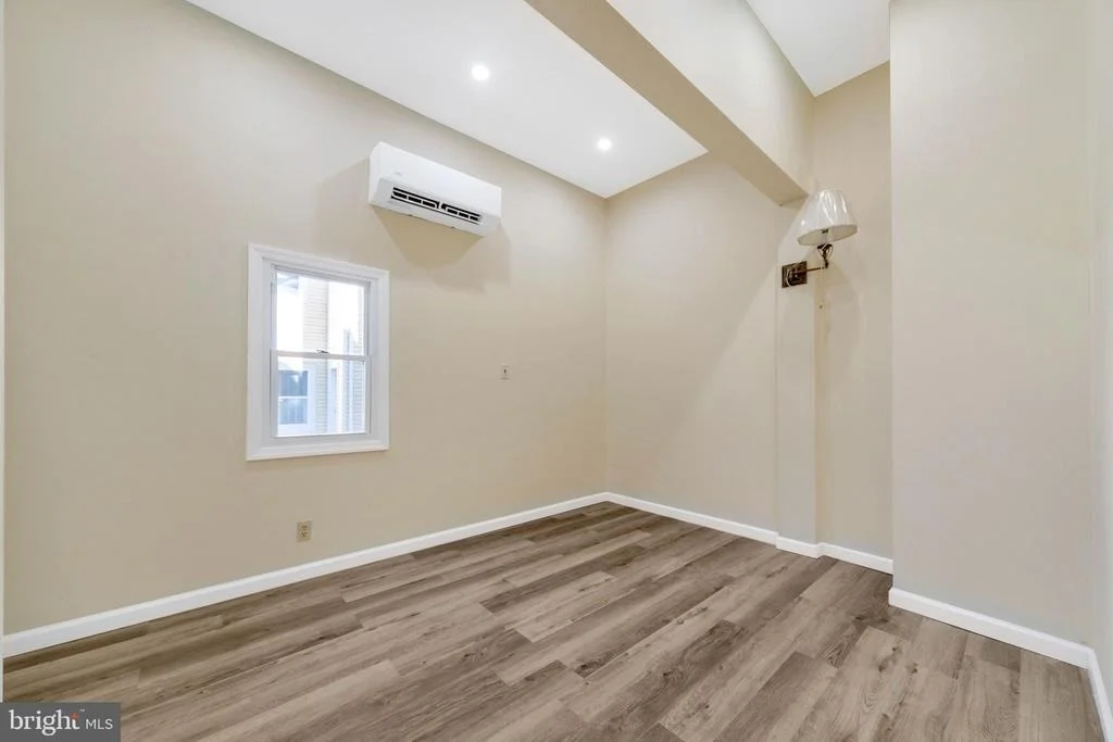 Photo of 724 HUNTER STREET