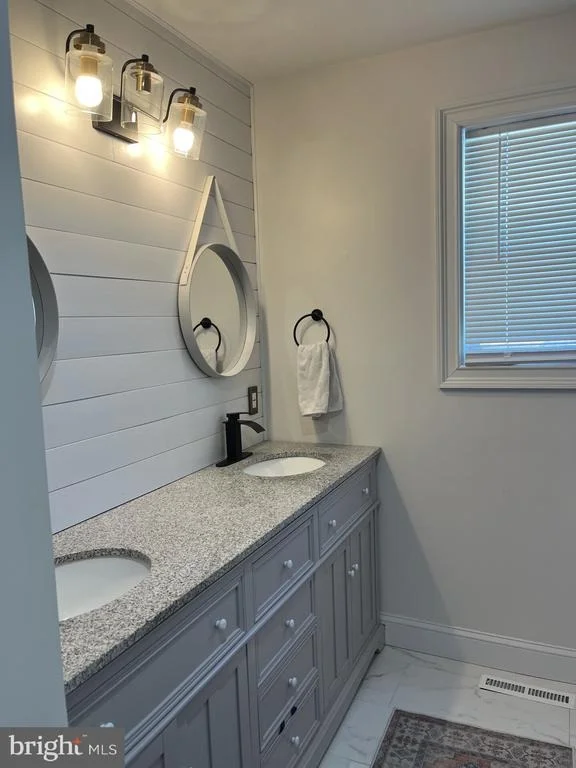 Photo of 2 LEE COURT