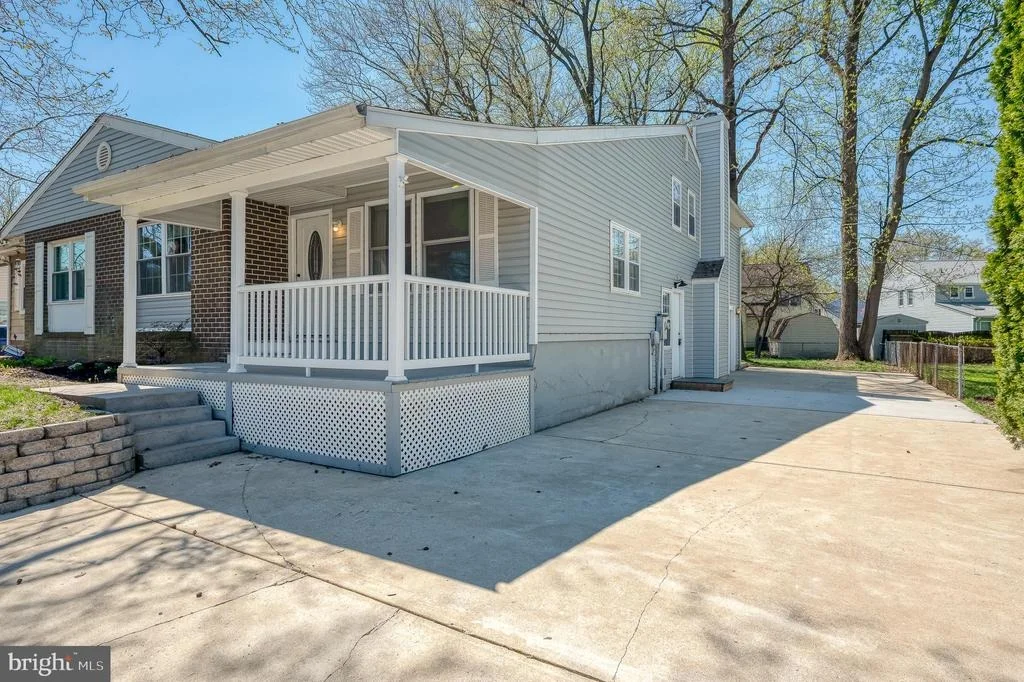 Photo of 406 LABURNUM ROAD