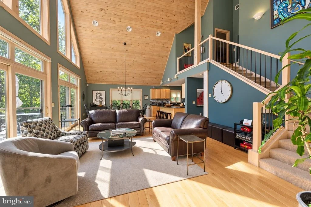 Photo of 431 MOUNTAINTOP ROAD