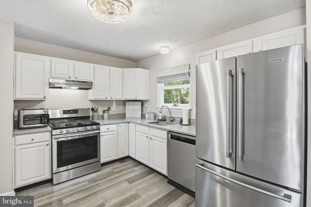Photo of 736 LUCKY AVENUE