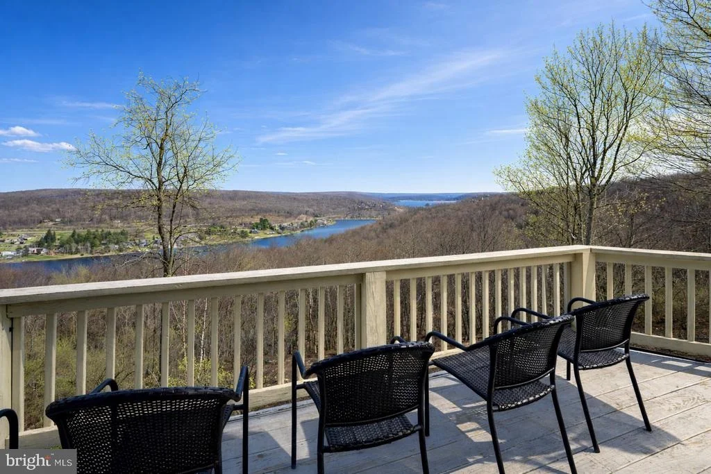 Photo of 110 HIGHLINE DRIVE