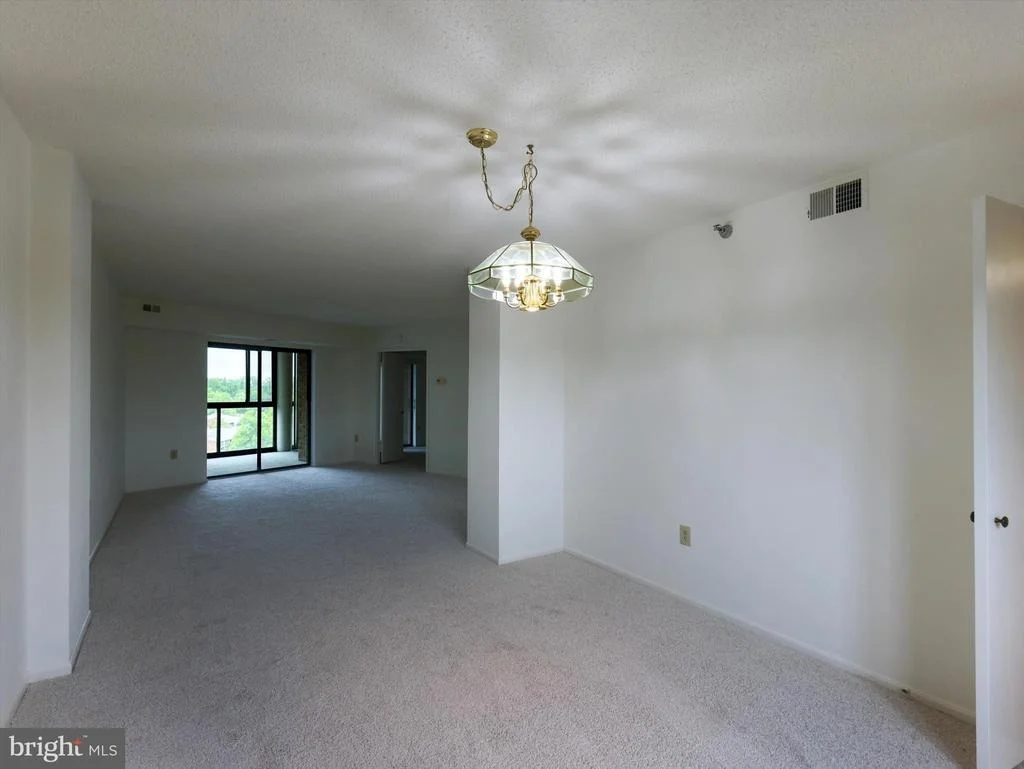 Photo of Unit 31012 at 15115 INTERLACHEN DRIVE