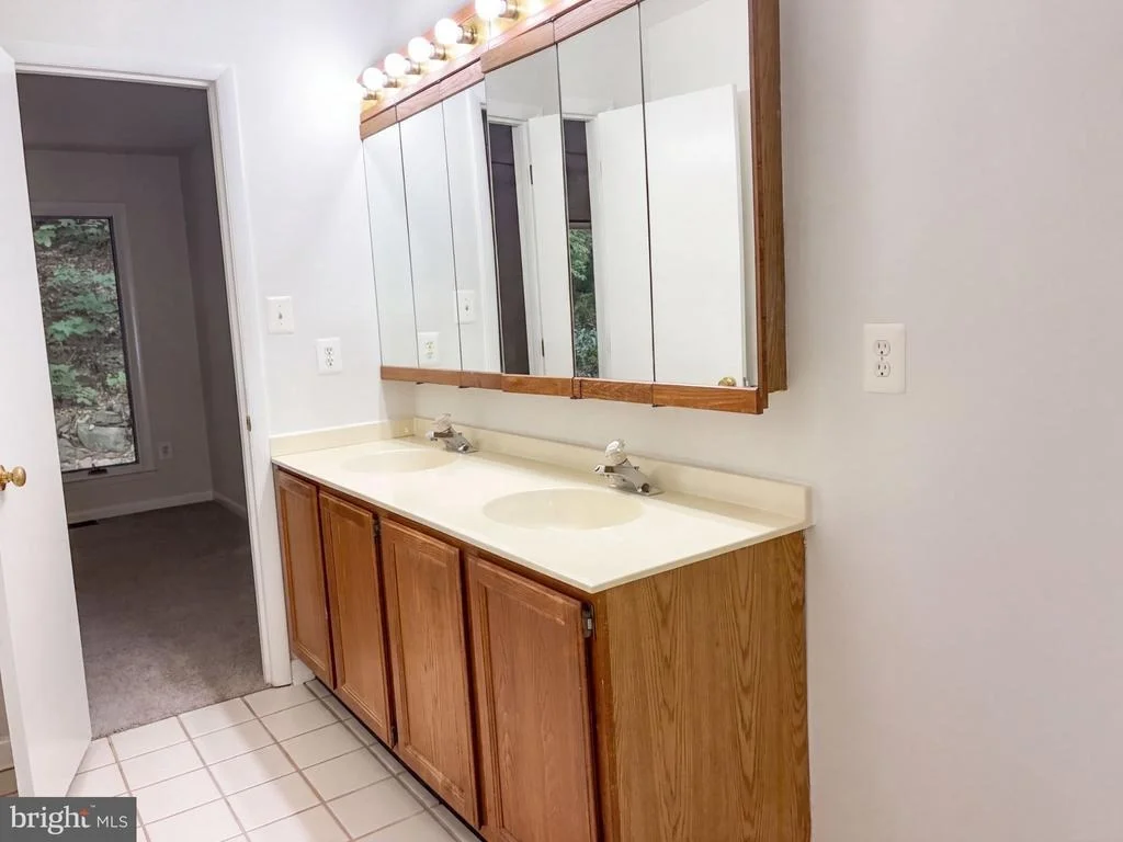 Photo of 542 JONATHAN ROAD