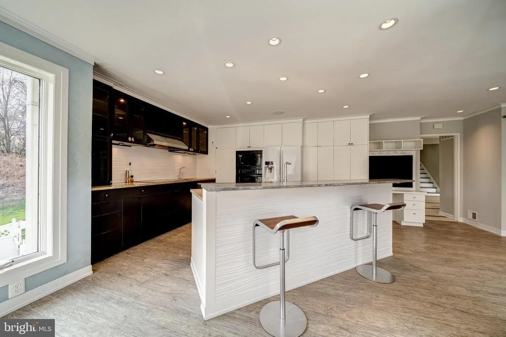 Photo of 6202 NETHERCOMBE COURT