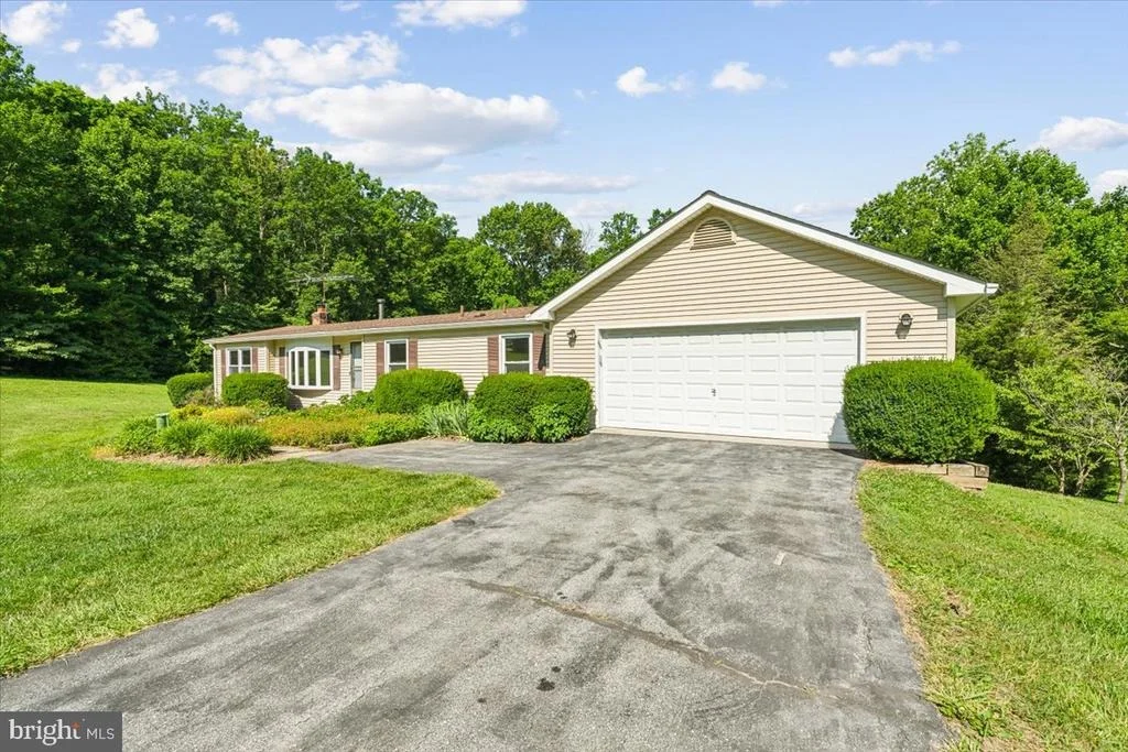 Photo of 6347 DAVIS ROAD