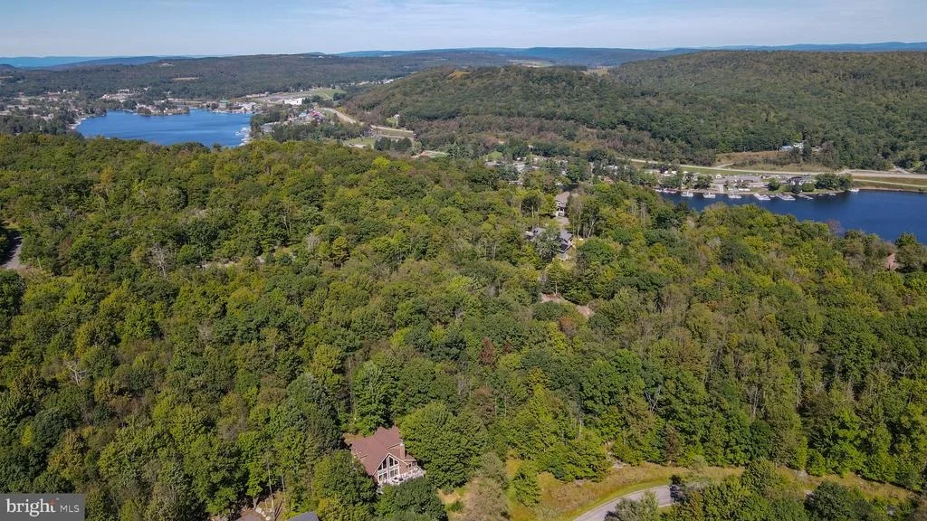Photo of 431 MOUNTAINTOP ROAD