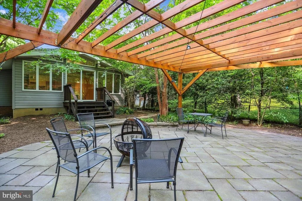 Photo of 222 HILLSBORO DRIVE