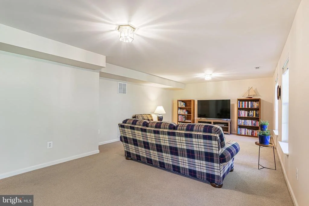 Photo of 9703 ROYAL CREST CIRCLE