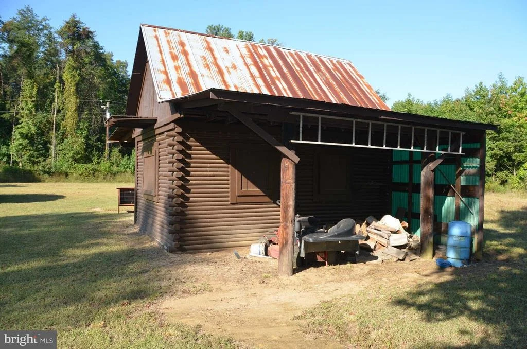 Photo of 6200 FENWICK ROAD