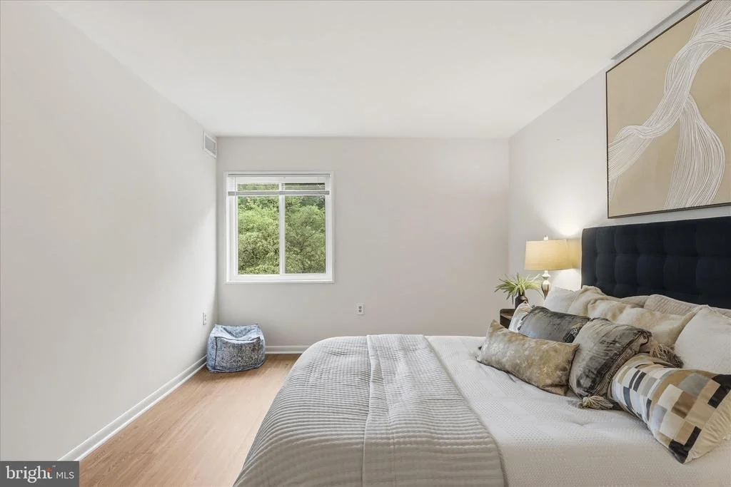 Photo of Unit 21B at 1540 NORTHGATE SQUARE