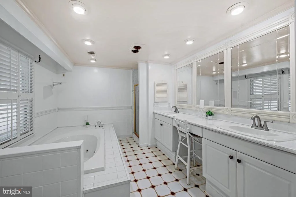 Photo of 6 STARLIGHT COURT