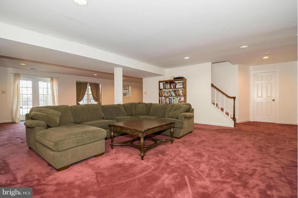 Photo of 9417 THORNEDIKE DRIVE