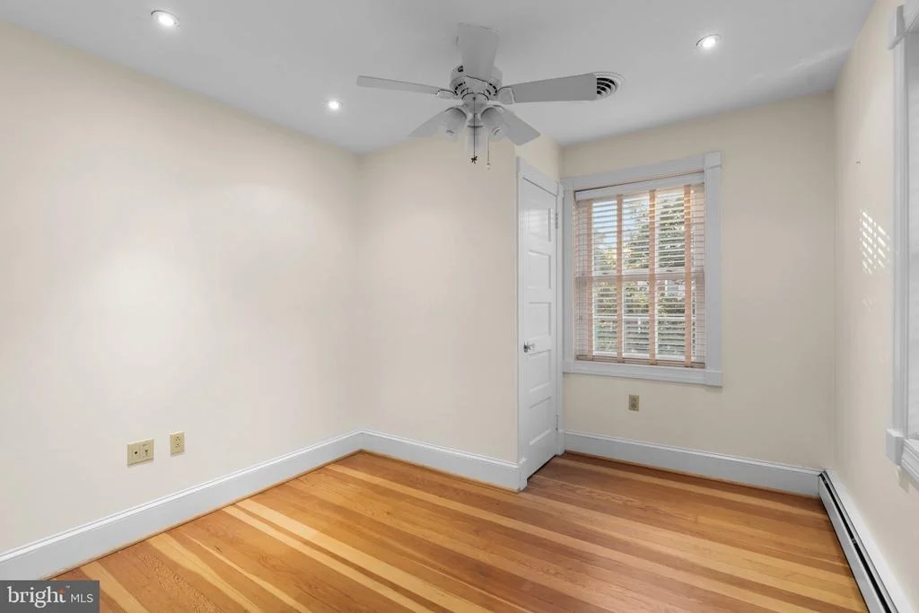 Photo of 7908 BROOKLYN BRIDGE ROAD