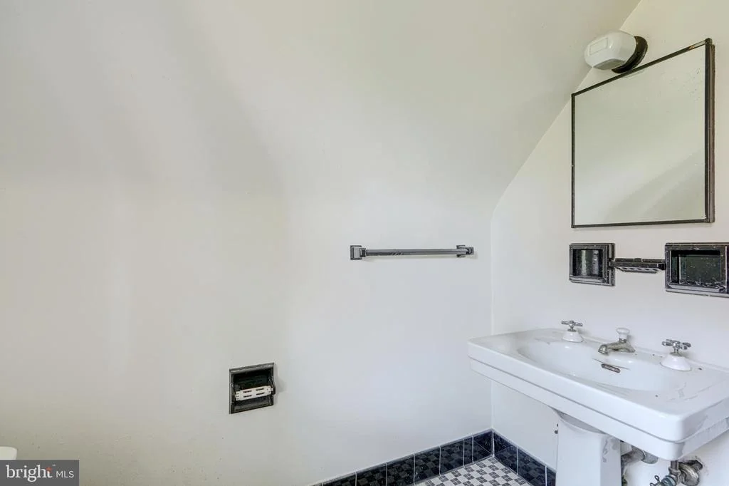 Photo of 15 W COLD SPRING LANE