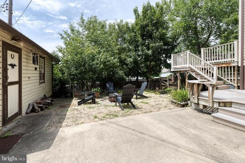 Photo of 1704 LINCOLN DRIVE