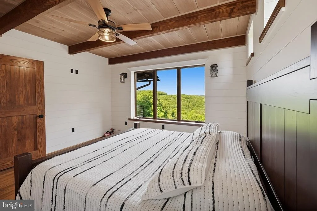 Photo of 415 NAZELROD ROAD