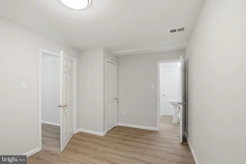 Photo of 2592 JOHN MILTON DRIVE