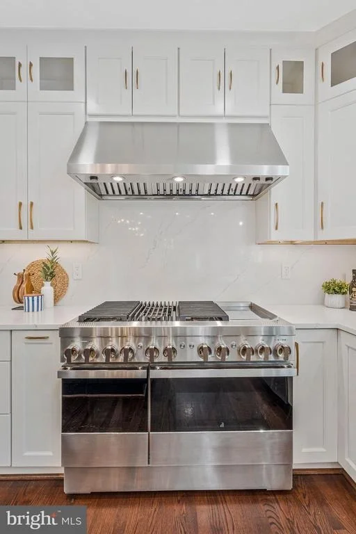 Photo of 8611 BROOK ROAD