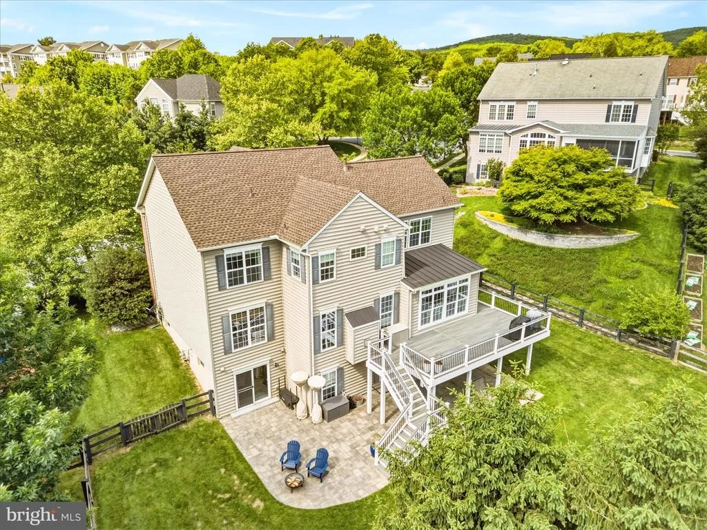 Photo of 2258 W. GREENLEAF DRIVE