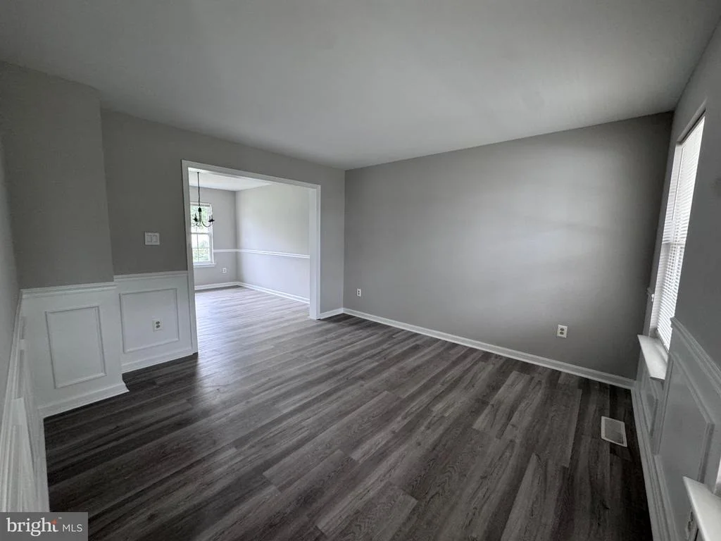 Photo of 911 GLOUSTER CIRCLE