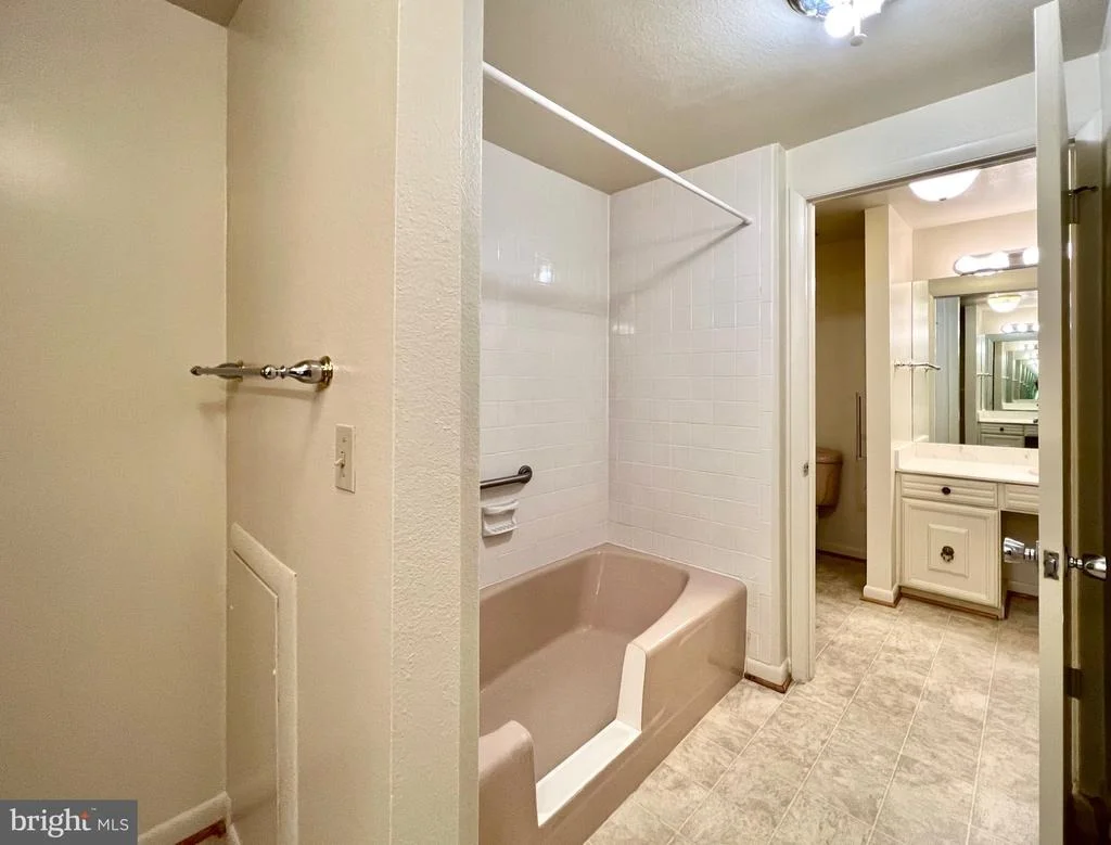 Photo of Unit 72C at 3370 GLENEAGLES DRIVE