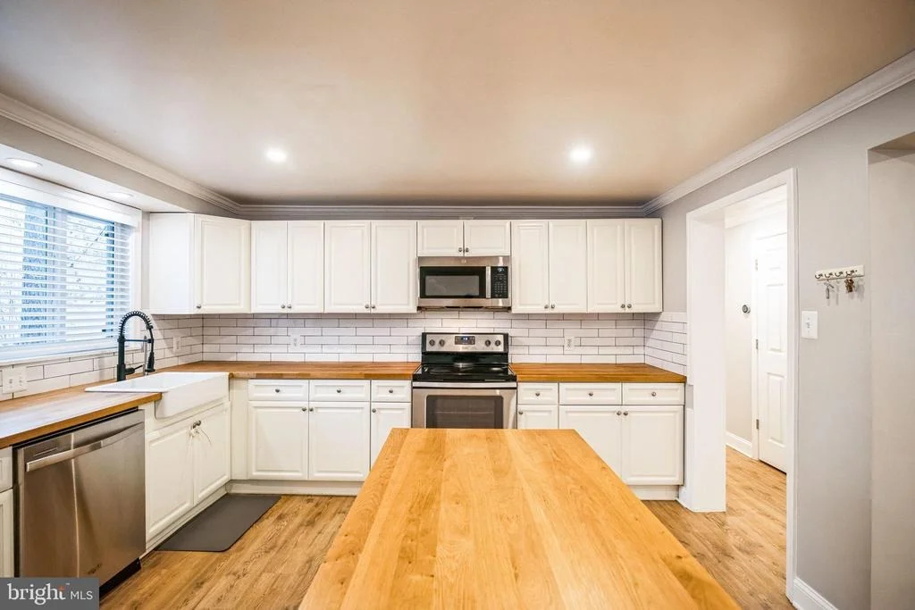Photo of 16080 DEER PARK DRIVE
