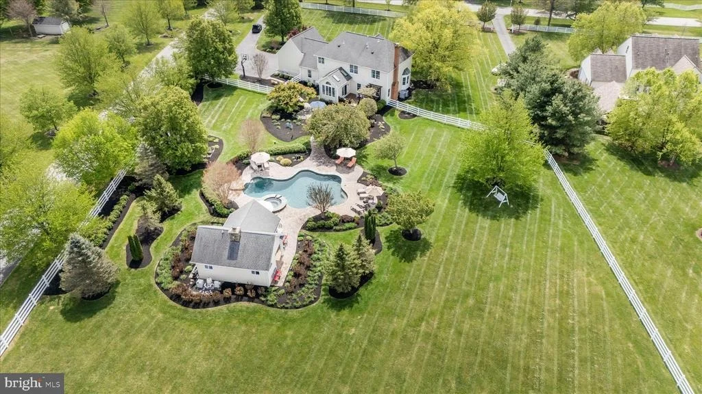 Photo of 6170 CHALLEDON CIRCLE
