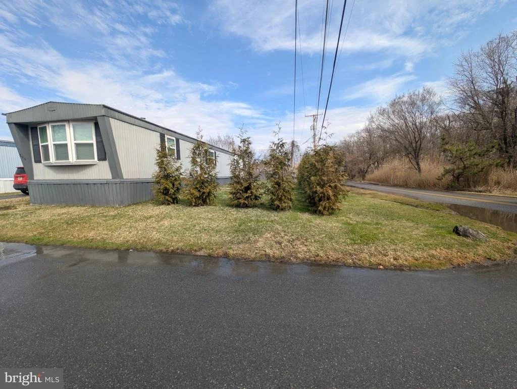 Photo of 200 ROBWOOD RD