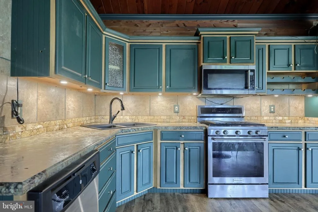 Photo of 171 FOX HOLLOW ROAD