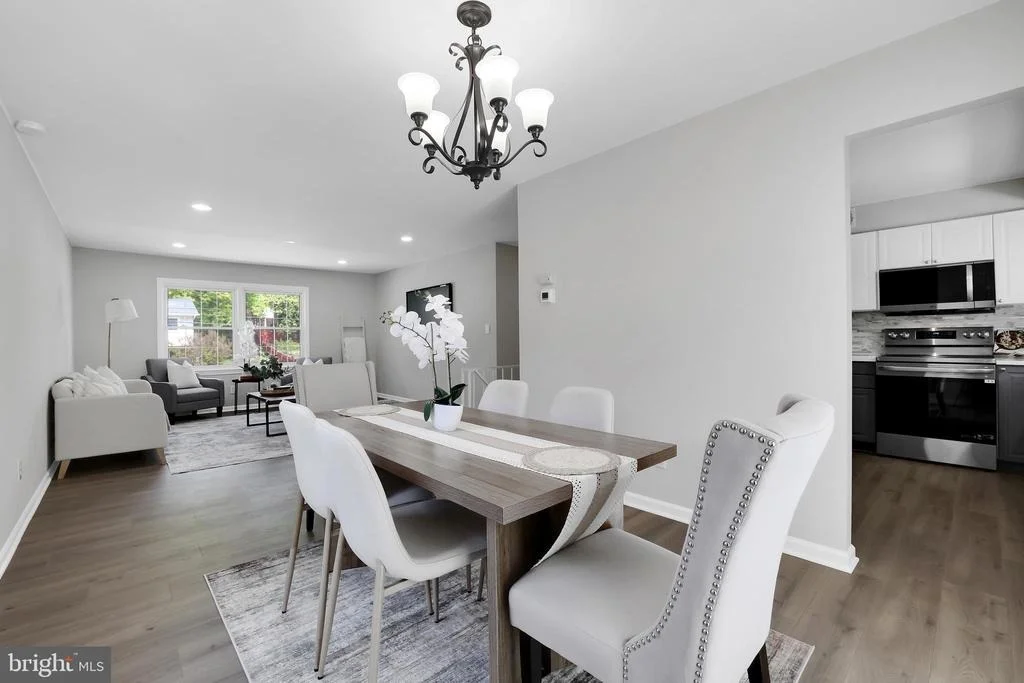 Photo of 833 LOXFORD TERRACE