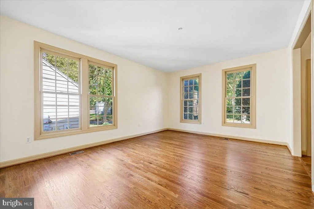 Photo of 21400 MANOR VIEW CIRCLE