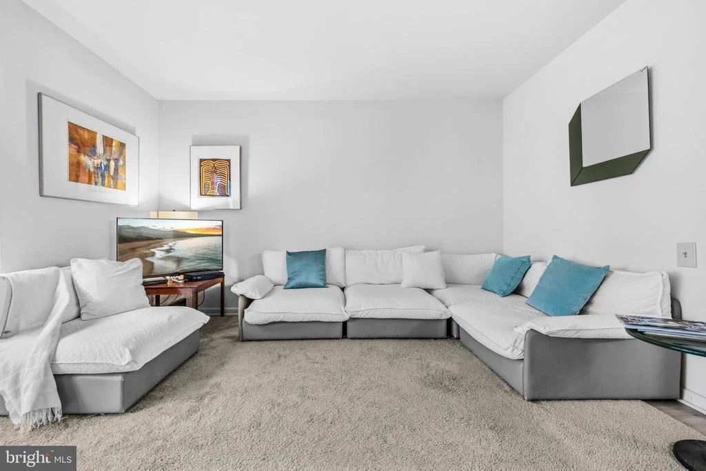 Photo of Unit 32F at 3590 GLENEAGLES DRIVE
