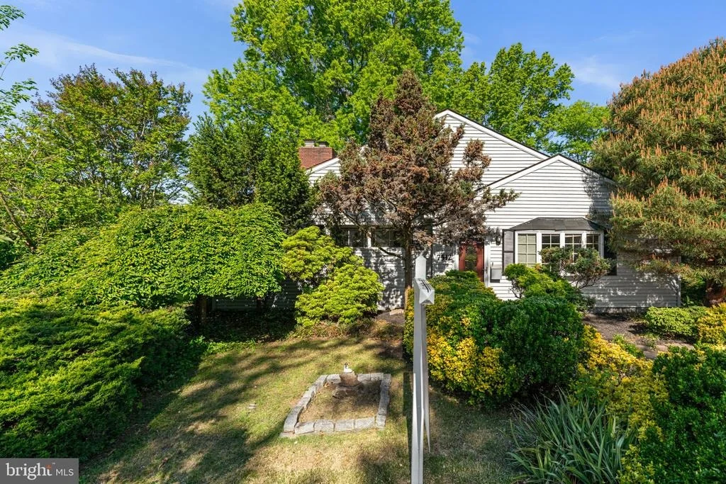 Photo of 7512 FAR HILLS DRIVE