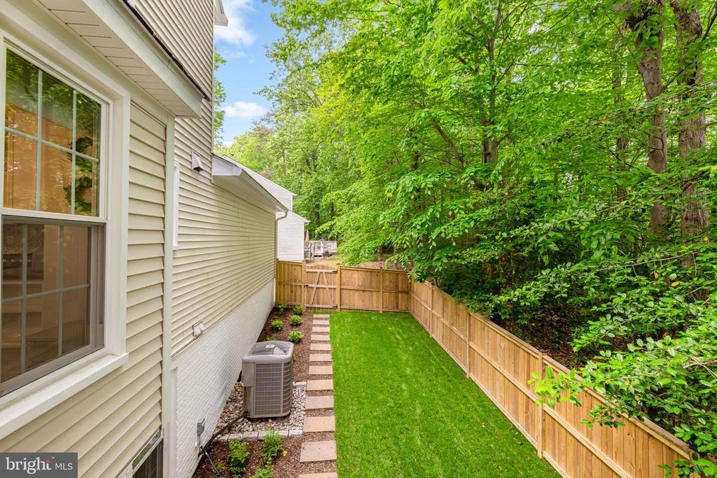 Photo of 9206 NORTHEDGE DRIVE