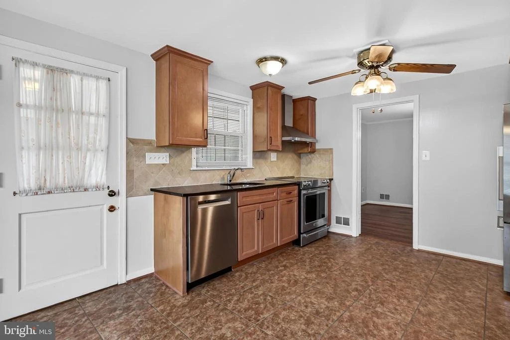 Photo of 4019 ROBERTSON BOULEVARD