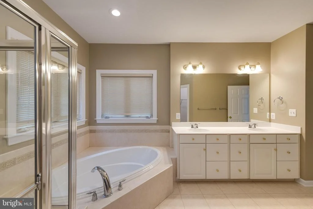 Photo of 3807 GLEN EAGLES DRIVE