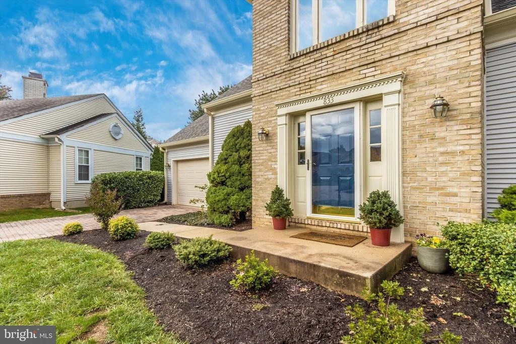 Photo of 833 DUNBROOKE COURT