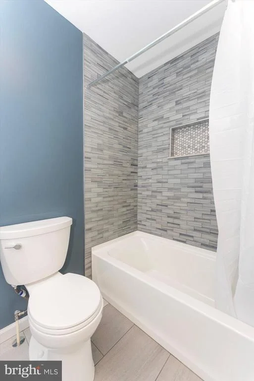Photo of 2833 RODERICK ROAD