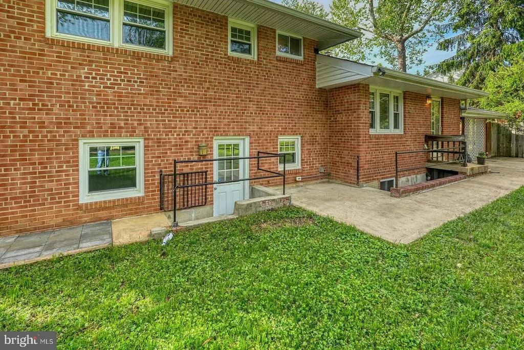 Photo of 1635 DINNEEN DRIVE