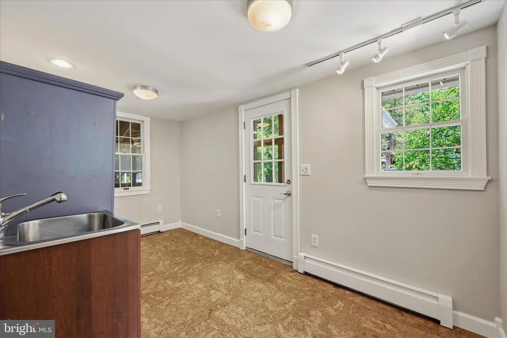 Photo of 565 SUNSET KNOLL ROAD
